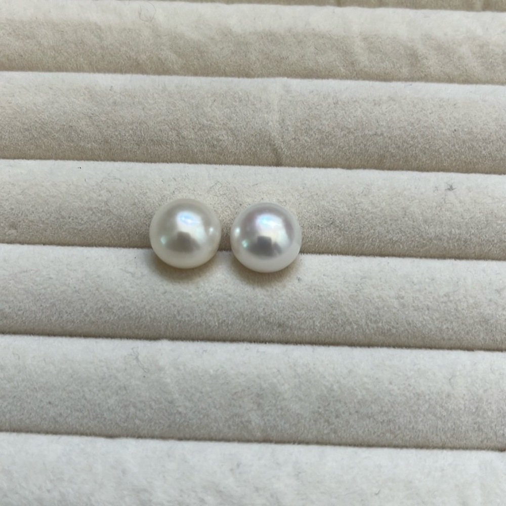 Fresh water pearls earrings